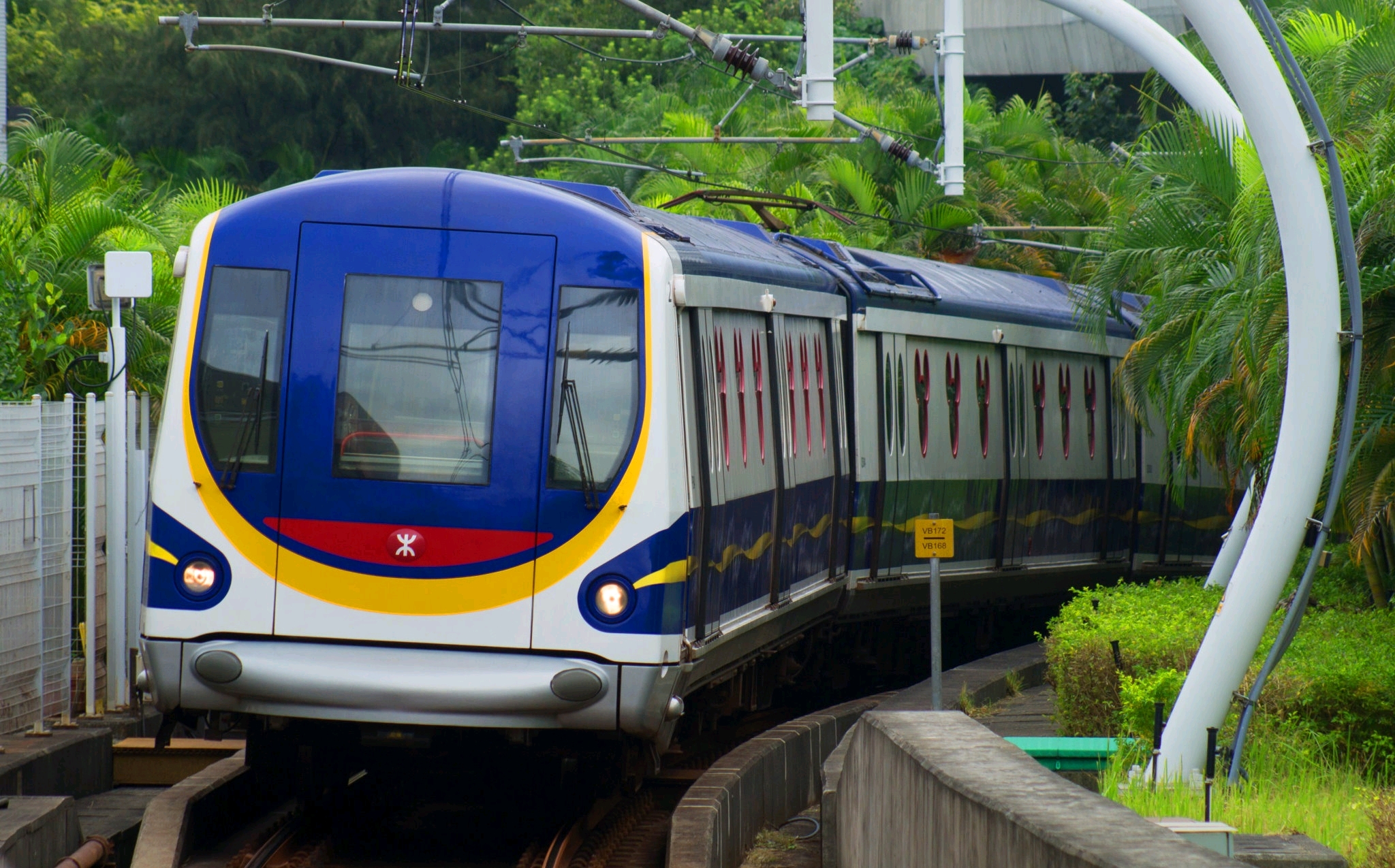 图：香港地铁公司世界首列迪斯尼专线列车开幕_新闻中心_新浪网