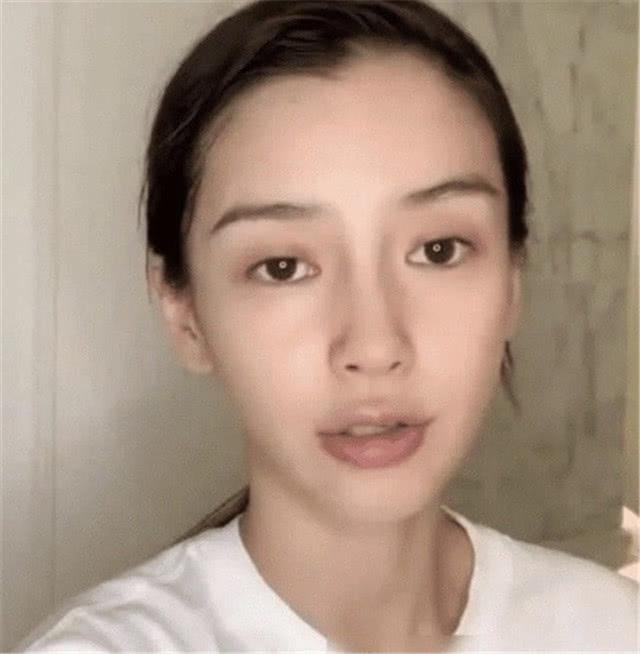 angelababy直播卸妆鼻梁突然变歪,粉丝回应:她没有整容