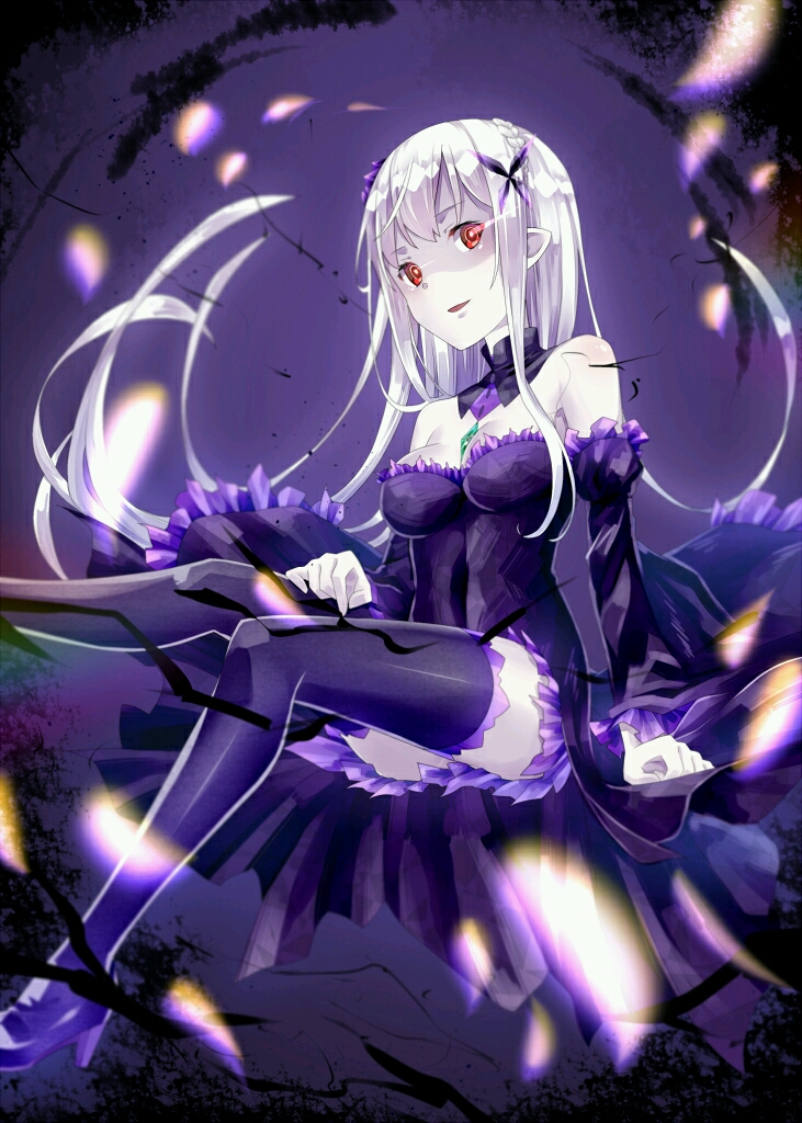 有着银色长发和蓝紫瞳的半精灵少女,搭档为大精灵帕克.