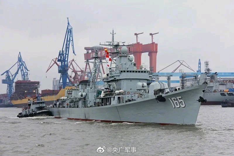 湛江舰,首先老湛江舰是一艘051d型驱逐舰舷号165,其退役后被留在湛江