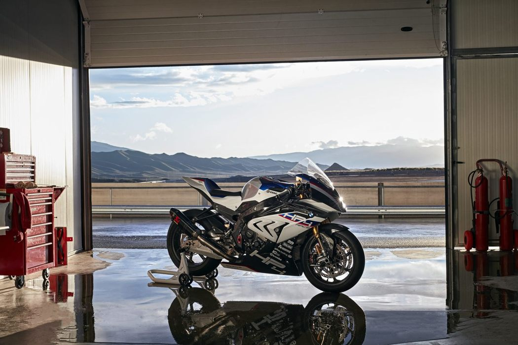 bmw hp4 race 竞技而生 "碳"为观止