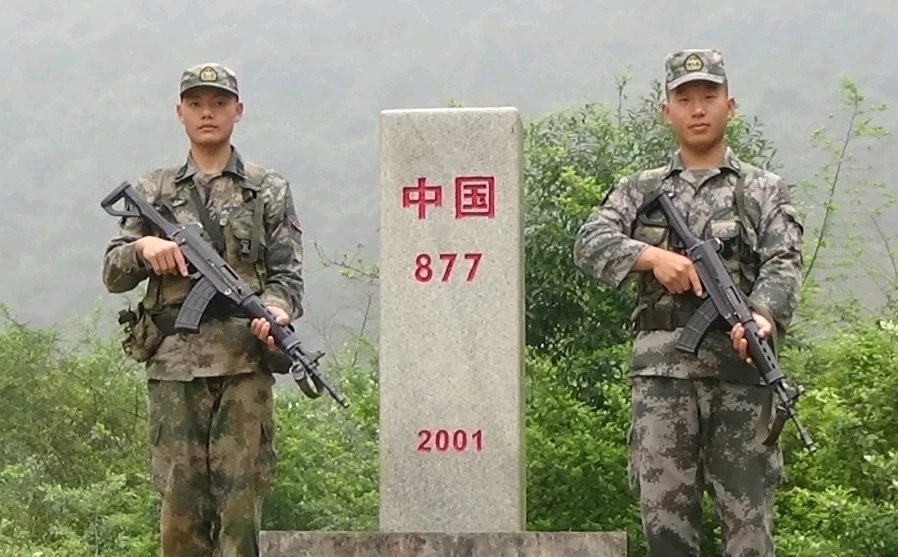 使用03式的陆军边防战士