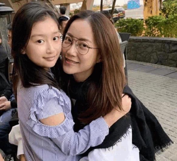 谢霆锋有8岁私生女,孩子生母隐其身边23年
