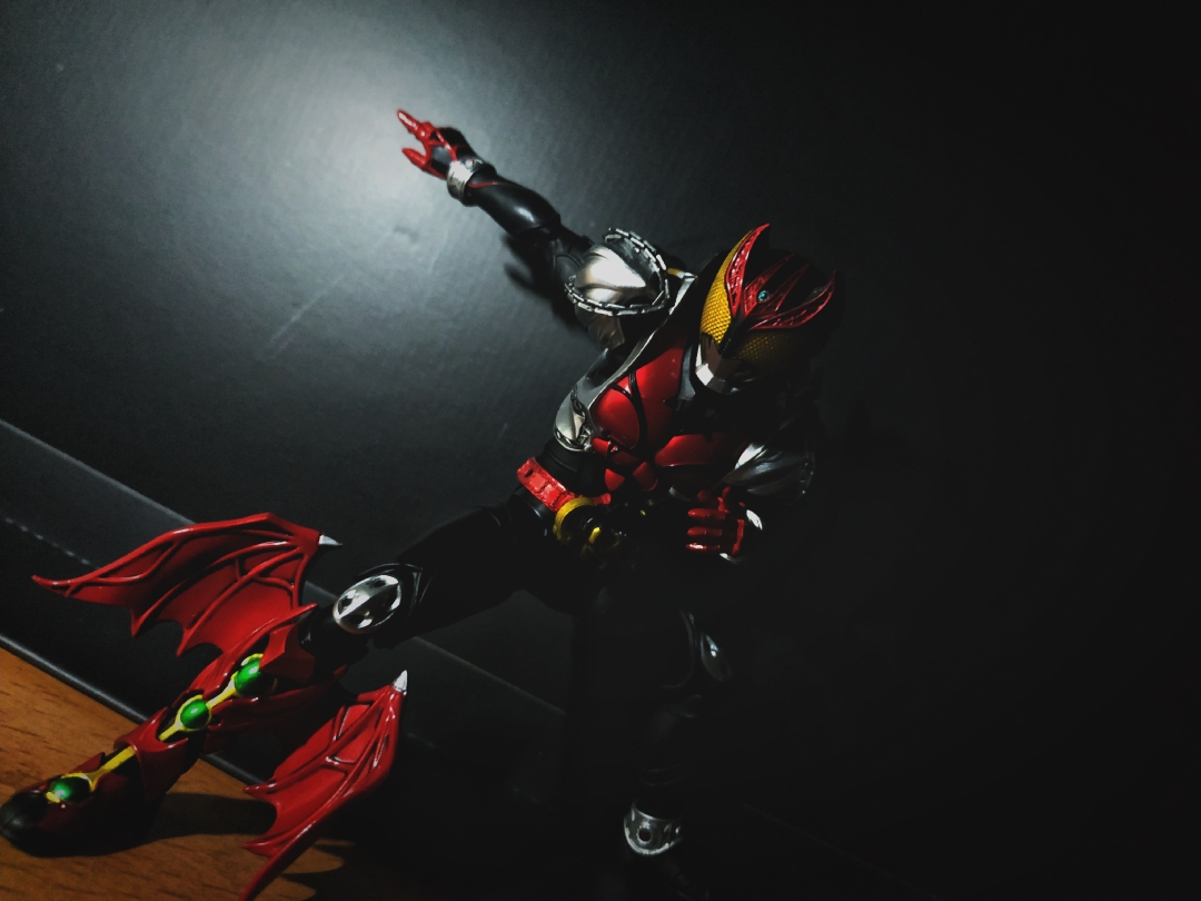〔agitΩ〕假面骑士真骨雕kiva