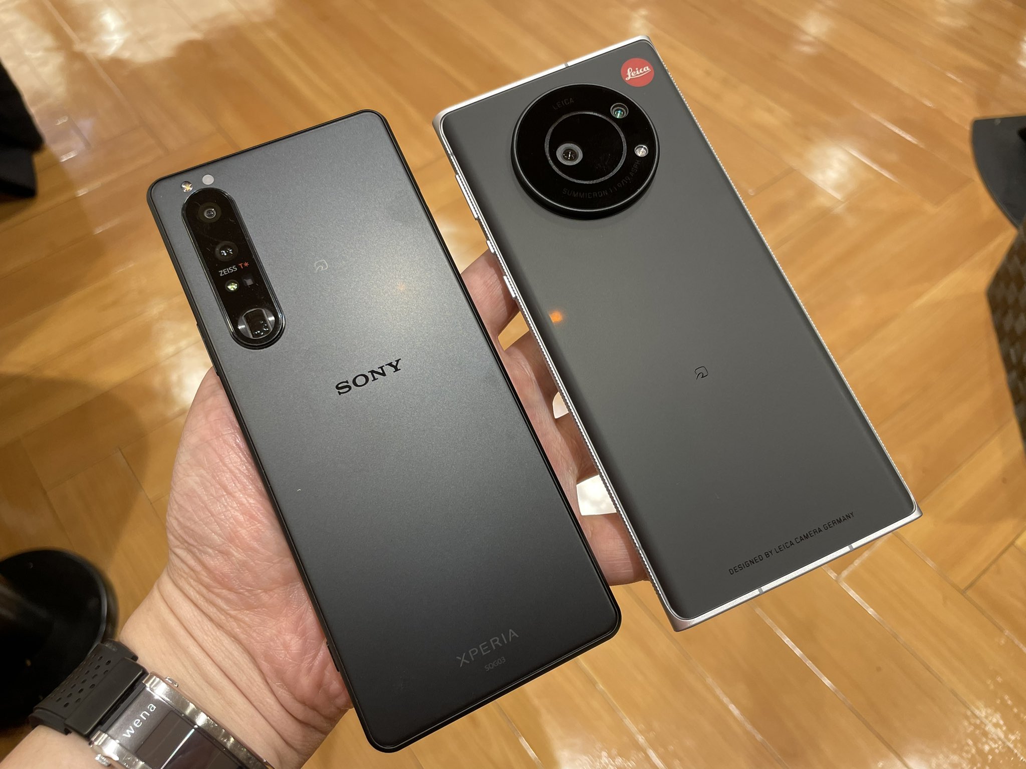 徕卡leitz phone 1与xperia 1 iii 对比图