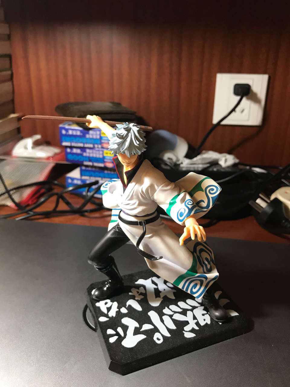 像是靴子是光泽的,裤子是消光的,这些细节很不错,称为手办也不过分了.