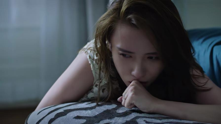 推荐一部好看的烧脑悬疑网剧《危险的她》