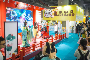 漫展快讯-萤火虫漫展来袭,小籍化身播报员