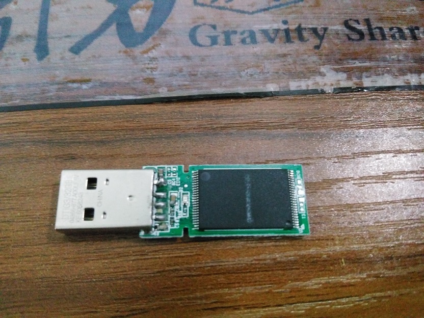 拆解一个u盘32g空间