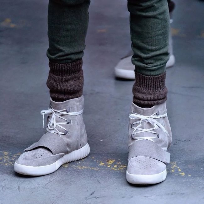 yeezy 750初代发售!6年了!什么时候补货啊啊啊啊啊啊啊啊!