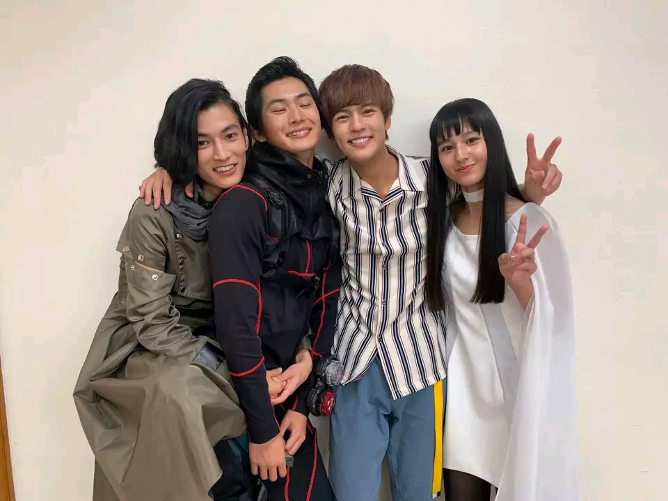 假面骑士时王剧场版剧透,崇皇时王真的是弟中