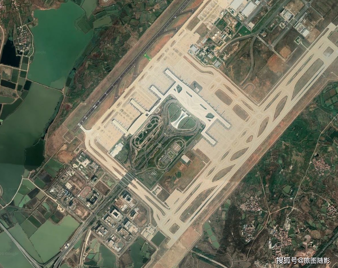 卫星航拍中国九大区域性枢纽机场,成都双流造型普通但吞吐量第一