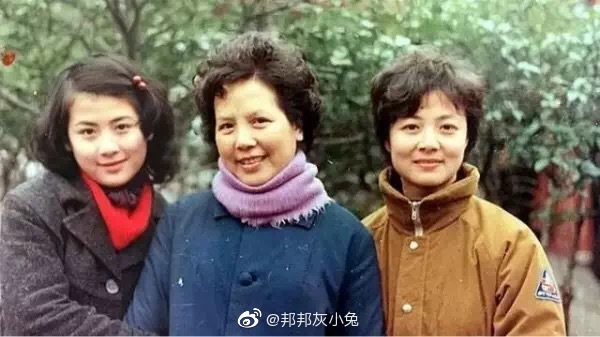 红楼梦2010版电视剧演员 8689d85e5b7acce0ce9909d17eb667820c1bf9e6.jpg