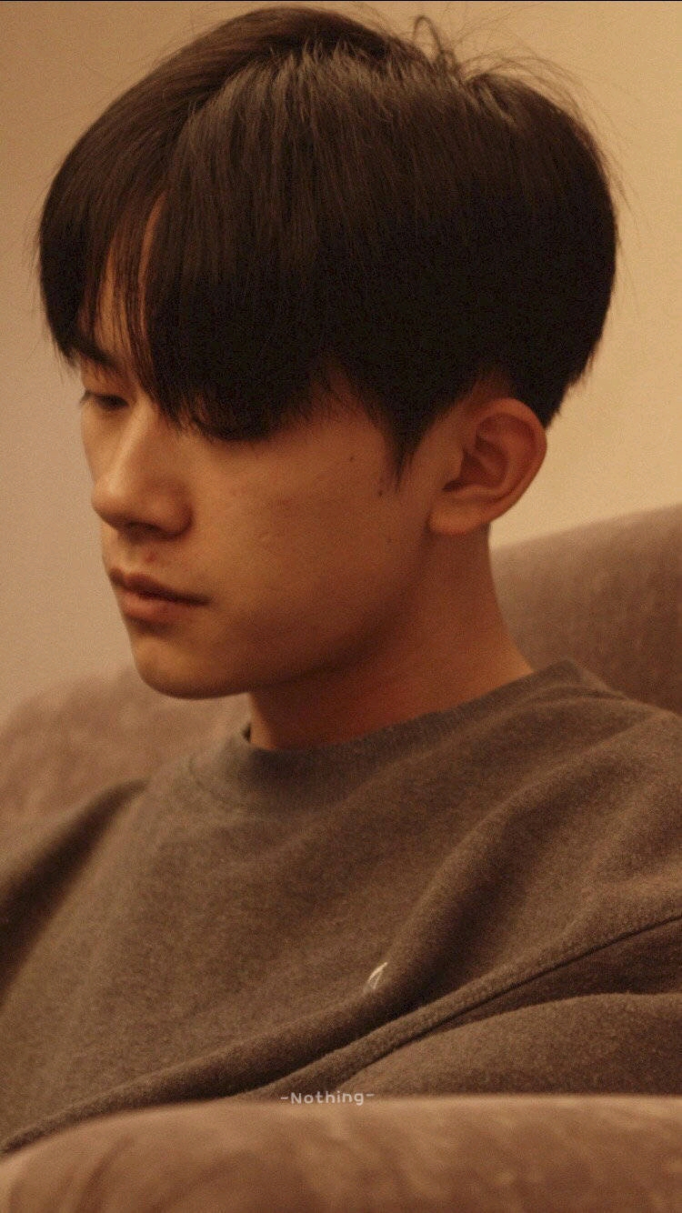 "看吧,我早就说了别来别来",易烊千玺坐在副驾驶有些不愉快,"现在