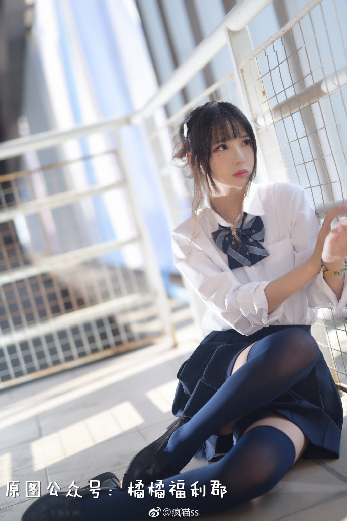 【软妹推荐】谁顶得住穿上黑色丝袜的国产美少女