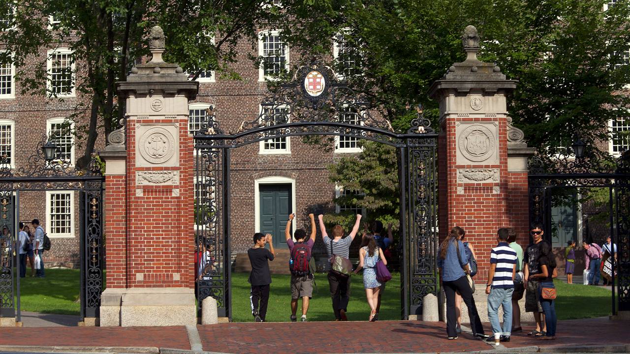 作为以开放式课程闻名的大学,布朗大学从第四代校长开始就提倡自由