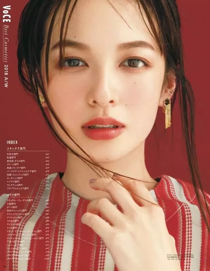 b站上有一大堆国内美妆博主在做她的仿妆.