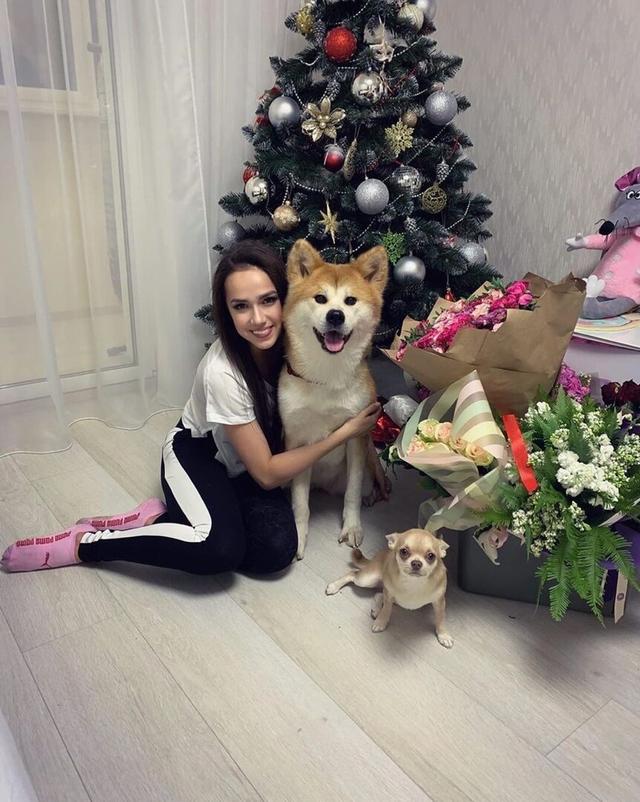 花样女神扎吉托娃的日常生活生活照也是那般的美