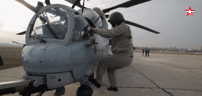 甚至还可以操纵米-35上的机枪和火箭弹朝远处突突几发.