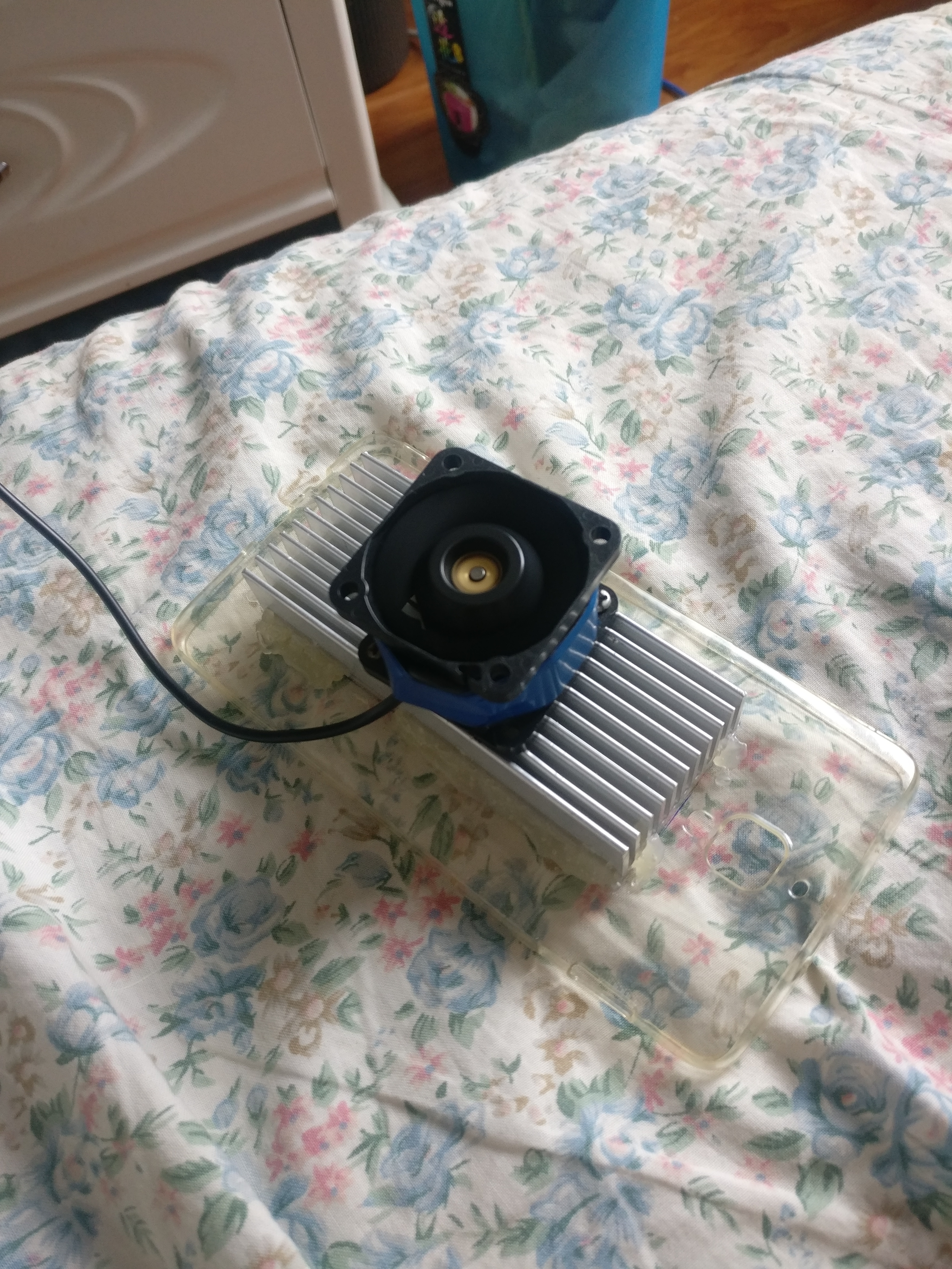 自制的手机散热器以及淘宝的手机散热器的测评(云)