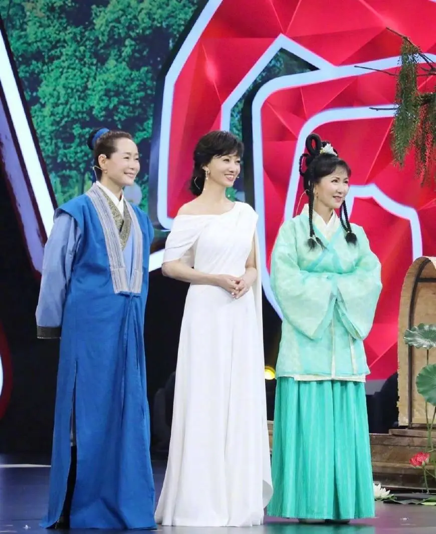 重温新白娘子传奇，同一张脸两种性格，你更喜欢白素贞还是胡媚娘