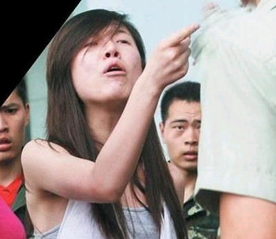 唐笑打武警