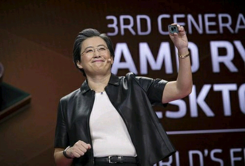 amd ceo苏资丰在台北computex展示第三代锐龙处理器样品