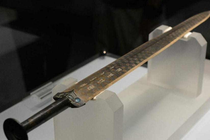 秦始皇陵出土的青铜剑,深埋2000年锋利依旧,科研人员困惑了许多年