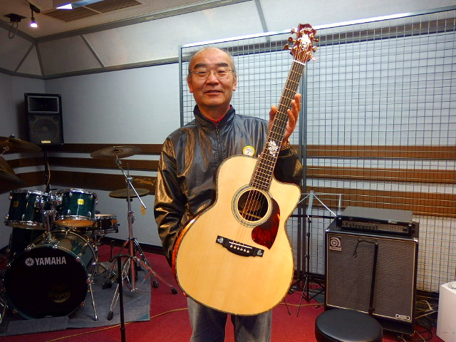 是日本最老一辈制琴师之一,今年64岁(与冈崎伦典老师同岁.