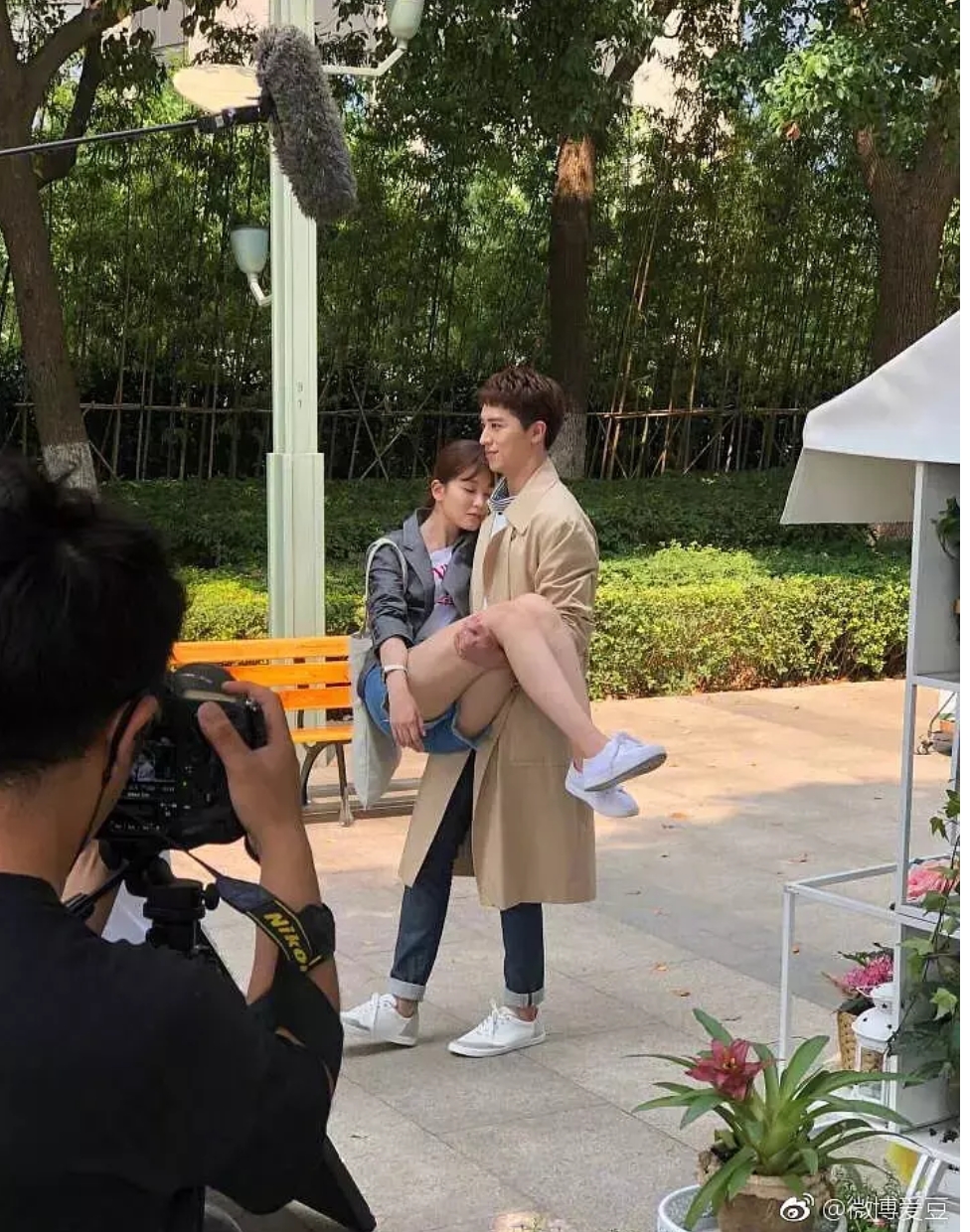许凯黄子韬白敬亭许魏洲公主抱白鹿吴倩郑爽,没有感情