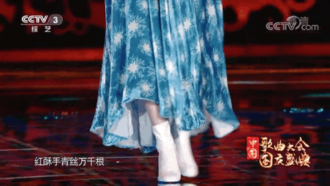 李宇春演唱《蜀绣,身穿丝绒蓝色仙女裙可仙可飒,尽显古风韵味