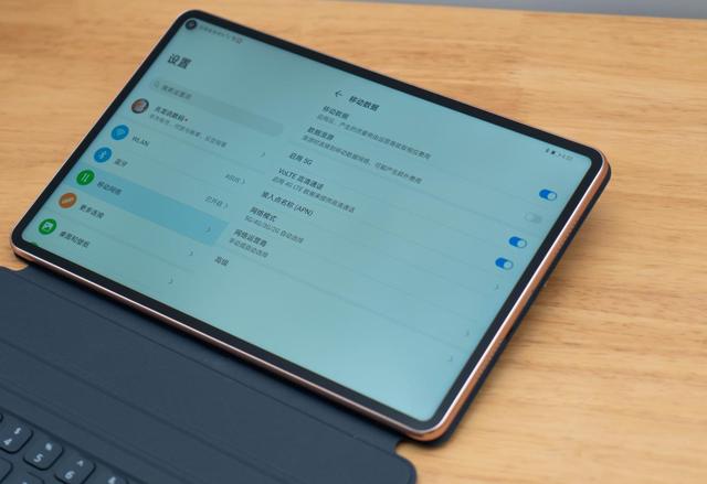 华为matepad pro 5g平板支持智能磁吸键盘和huawei m-pencil手写笔