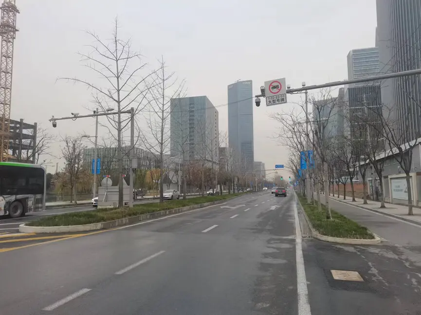 徐汇-云锦路-聆听老机场的兴衰，感受阅兵台的呐喊