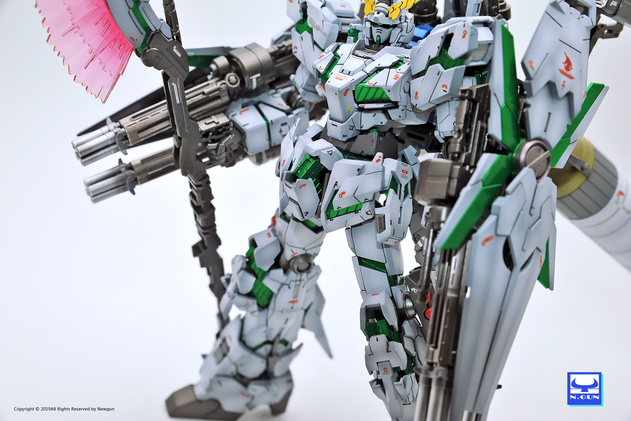 达人佳作:【牛筋叔】万代rg 独角兽全武装