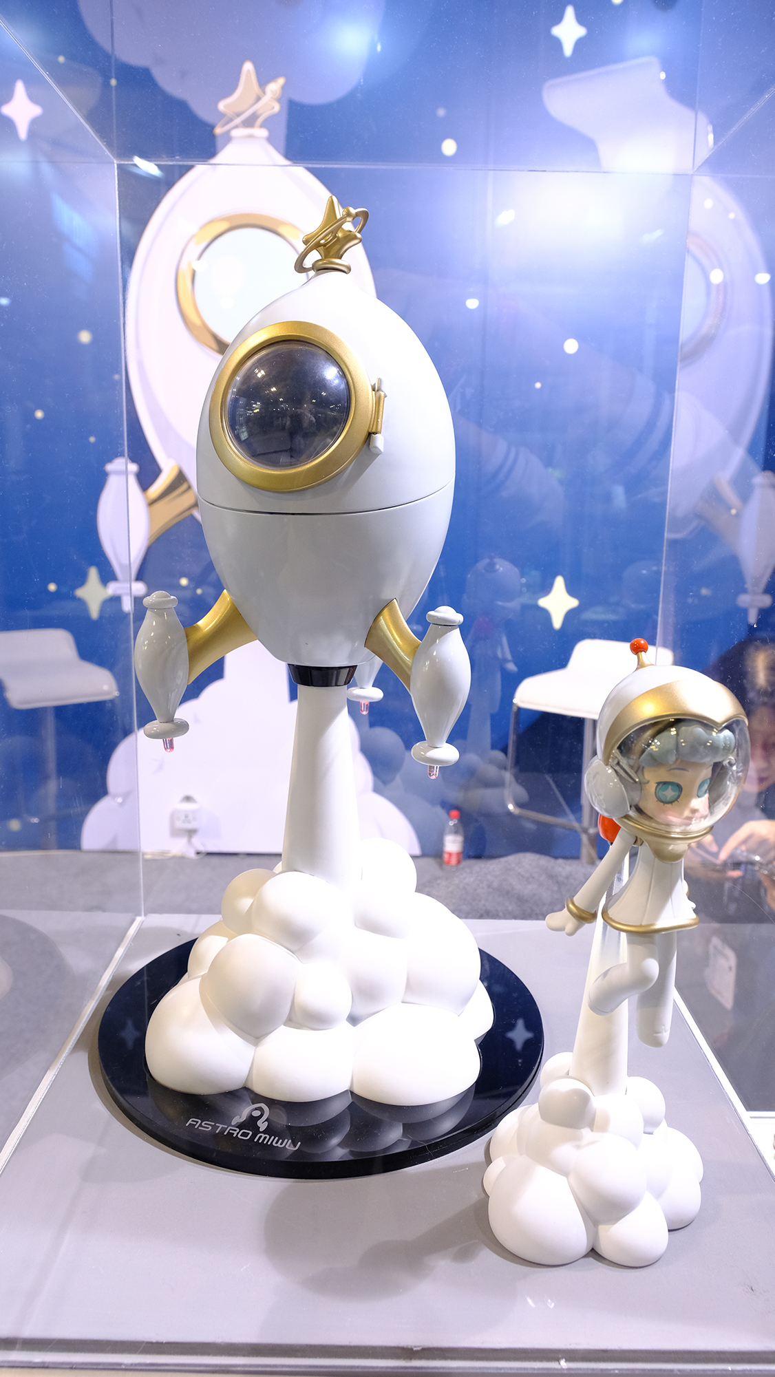 泡泡玛特彩神vll密集联名+新品发力推动股价反弹超30%