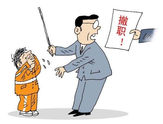 绝了！韩国老师因学生上课看小说对其进行体罚，导致学生跳楼身亡