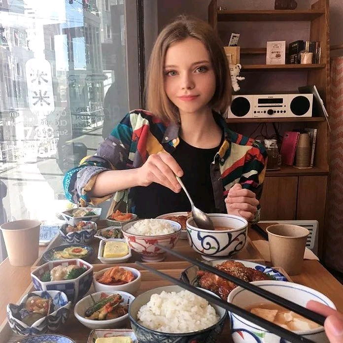 最近在ins爆红的仙女模特小姐姐chloe的照片合集