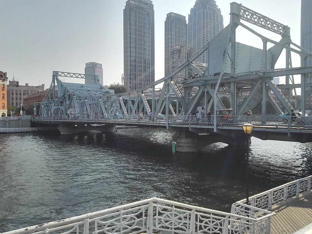 沿海河漫步天津