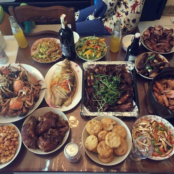 除夕年夜饭,每家每户都不一样,看到这10桌年夜饭,您符合那个?