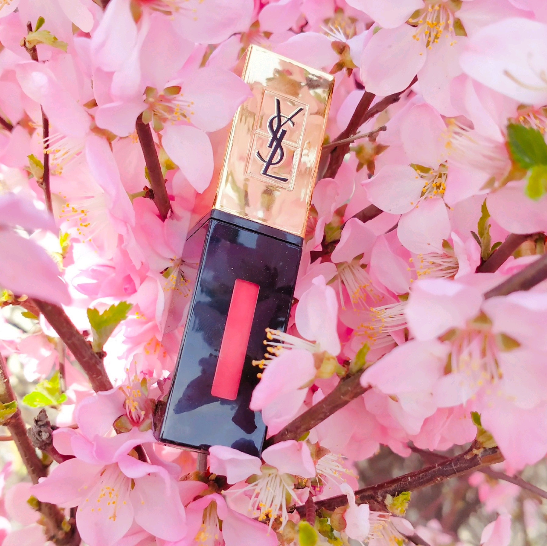 和春天绝配的唇釉～ysl#12金管镜面唇釉