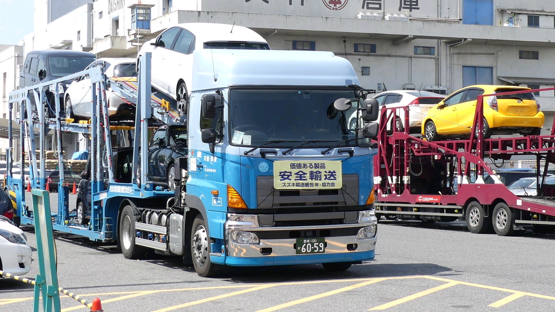 重拳打击超载非法改装轿运车:飞机大板,陆地航母,违法