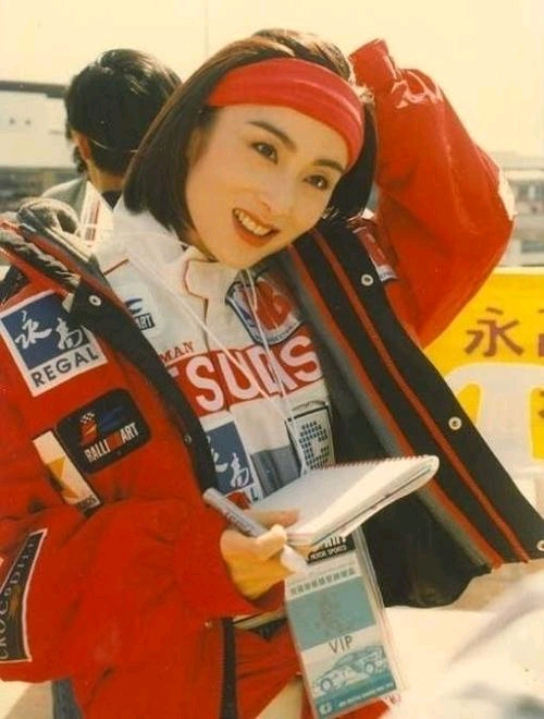 李嘉欣,王祖贤,叶倩文; 第三排左起: 刘嘉玲,后藤久美子,梅艳芳