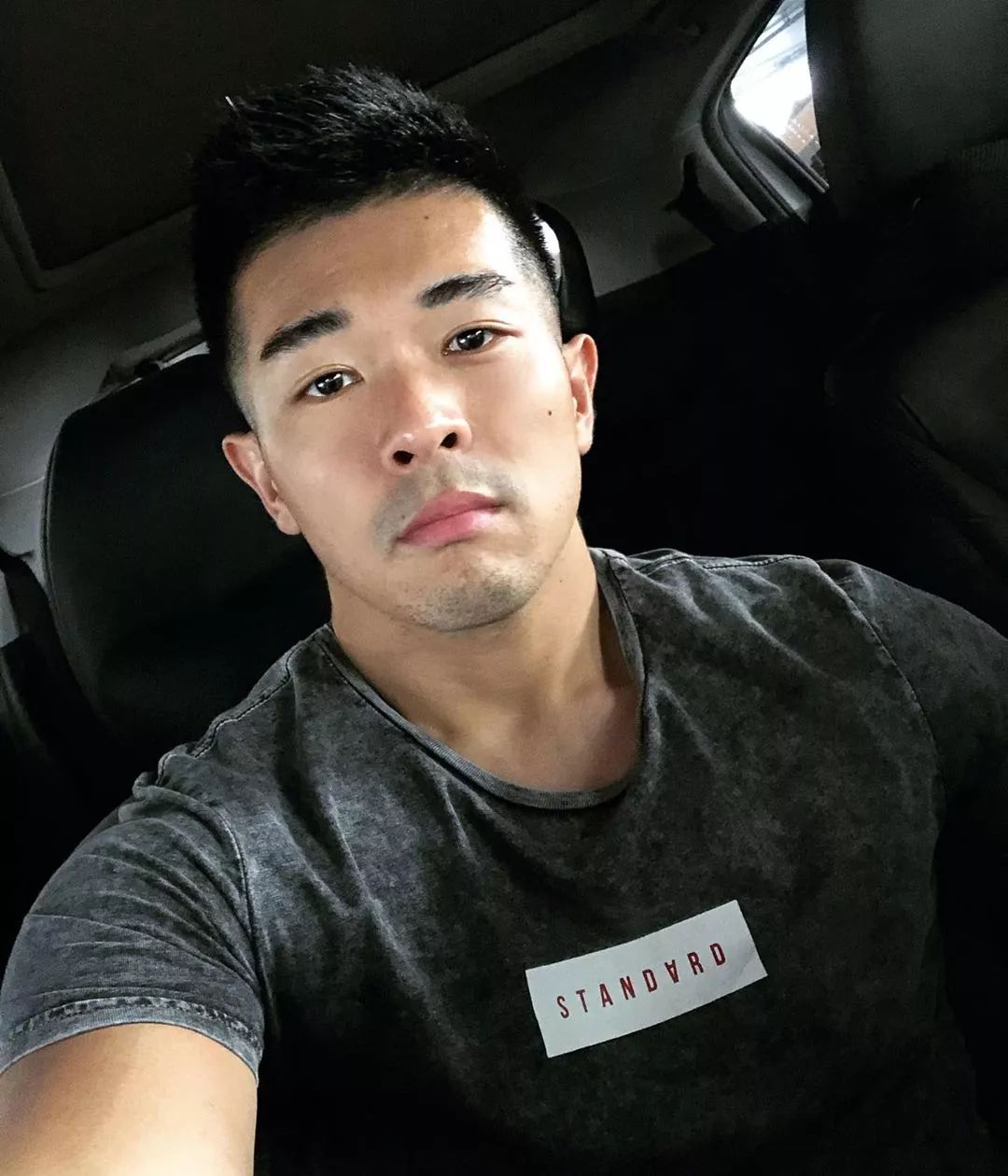 八块腹肌的肌肉小哥,男性荷尔蒙爆棚