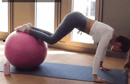 完美的腰臀比是好身材的重要因素,7个动作,帮你紧致腰围练翘臀