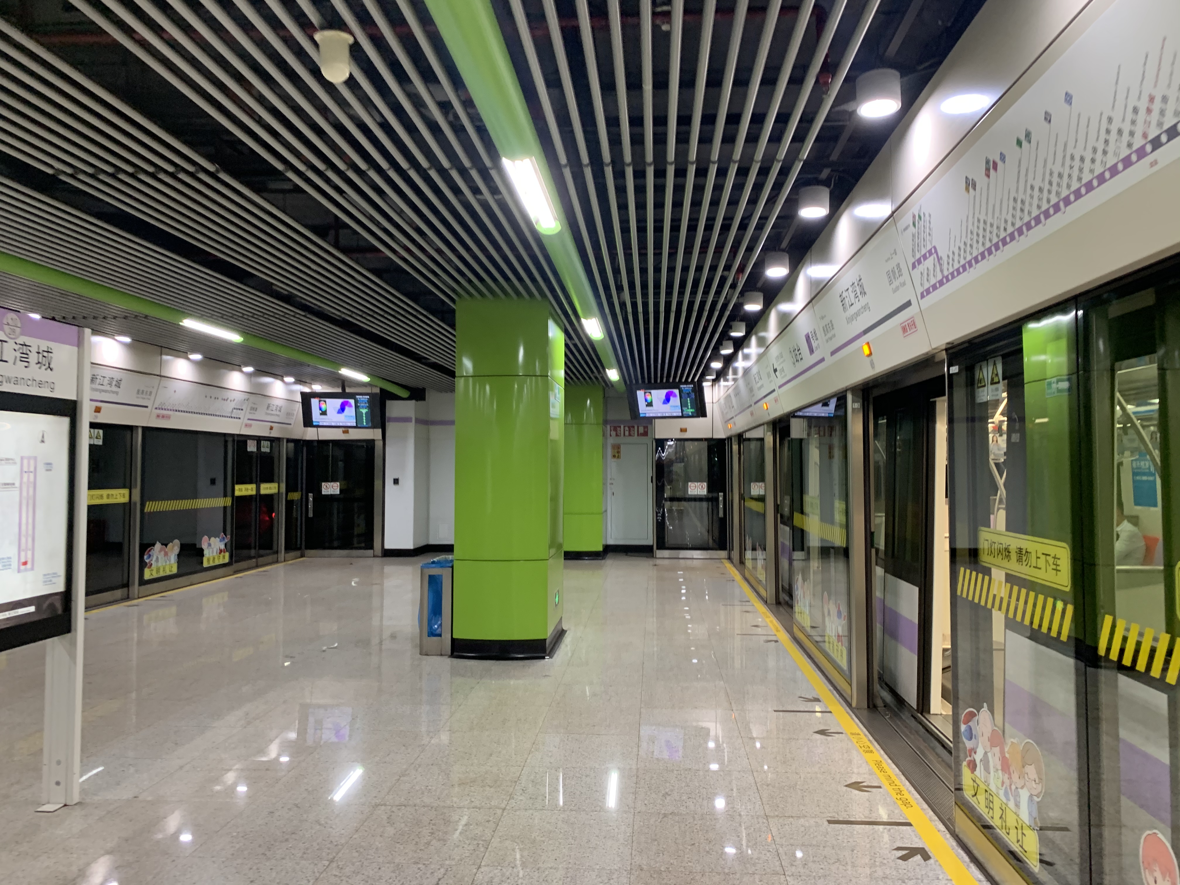 上海地铁10号线新江湾城站新站台启用