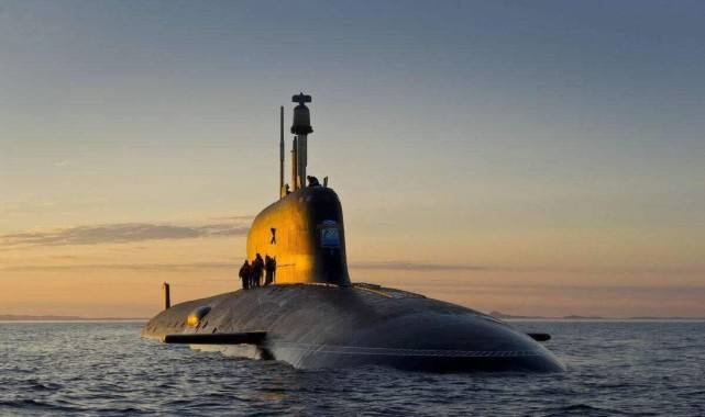 俄军核潜艇现身美国近海开启全方位较量