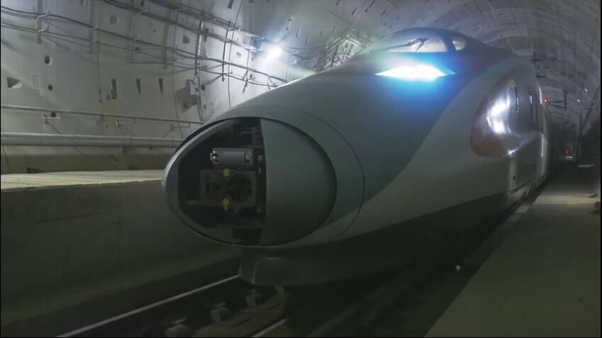 统型mtr380a"动感号"红老鼠车头高能电磁炮准备完毕!