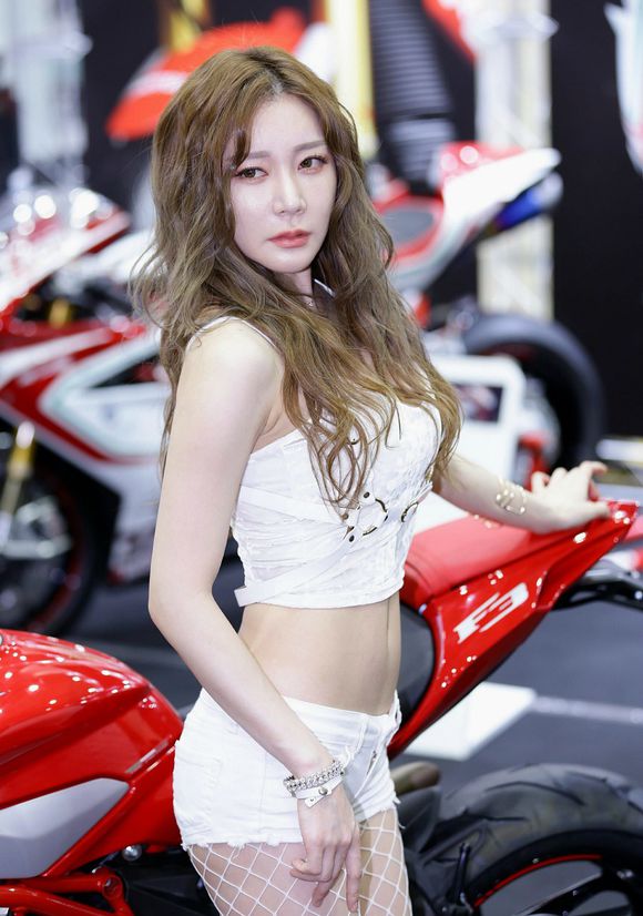 2017 首尔车展 韩智恩 哔哩哔哩 (゜゜)つロ 干杯~ bilibili