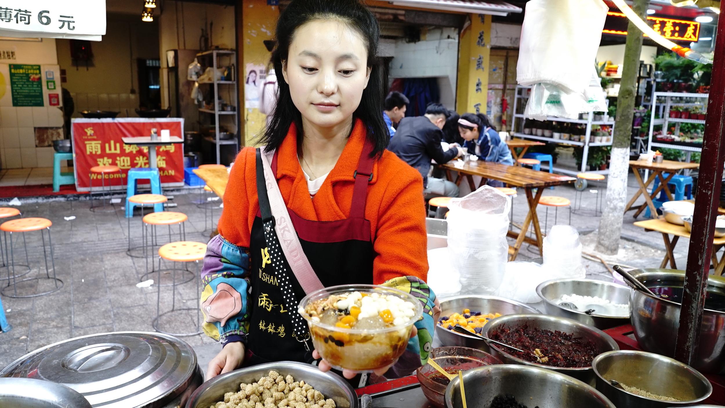 广汉美食:我老师是奇葩,夏天为了碗广汉冰粉从成都开车50km去吃