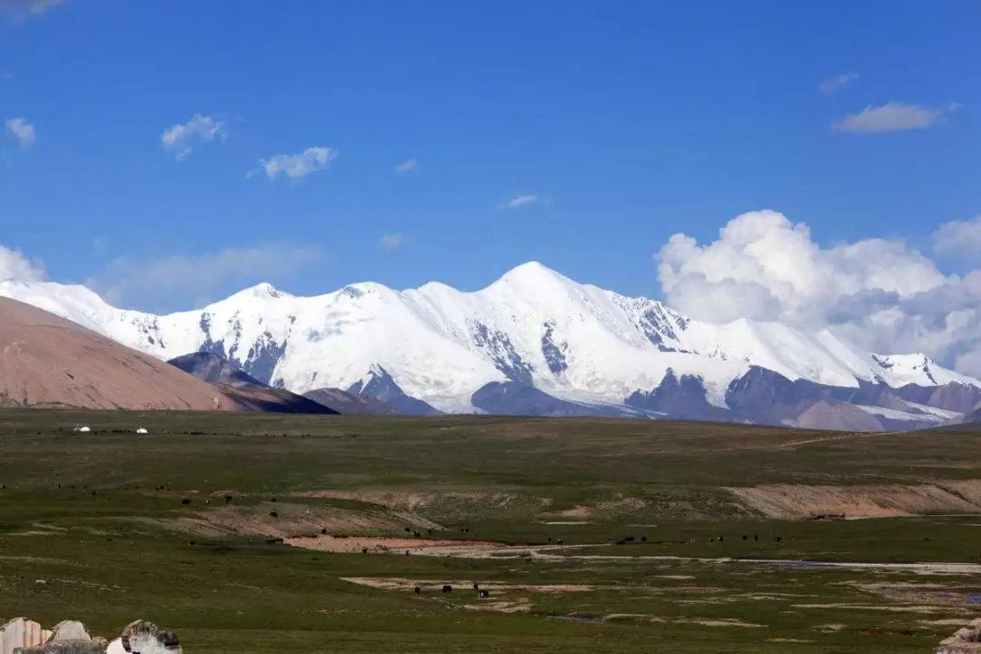 位于青海省果洛州玛沁县的阿尼玛卿雪山,坐落于黄河源头,和冈仁波齐